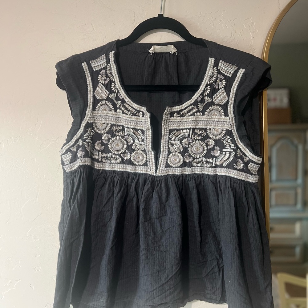 Lucky Brand Embroidered Flutter Cap Sleeve
Peasant Top Size M Washed Black